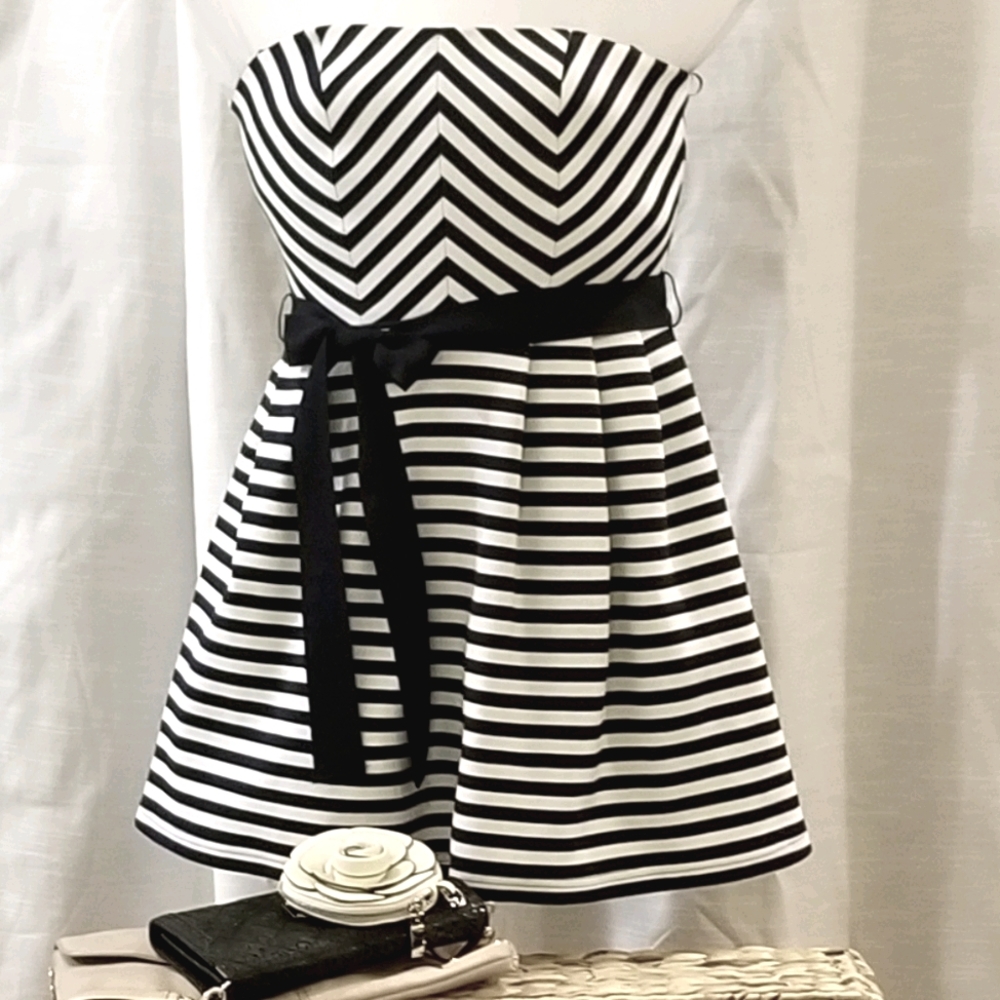 Forever 21 Strapless Blue & White Mini Dress.
